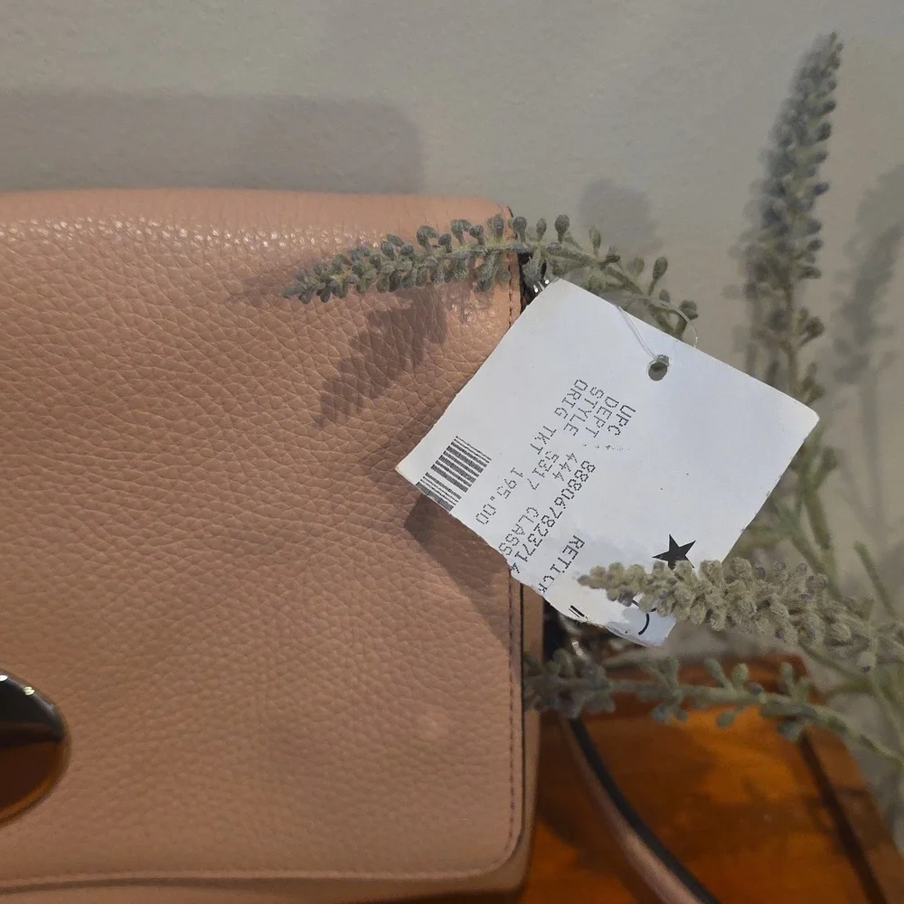 Coach polished pebble